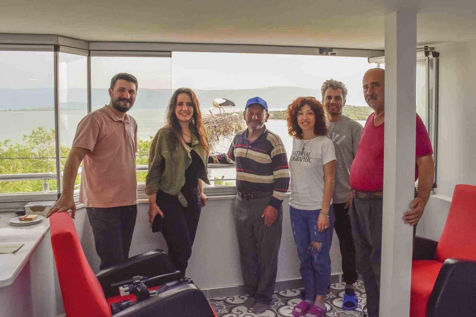 BURSA’NIN KARACABEY İLÇESİNDE DOSTLUKLARIYLA MİLYONLARIN GÖNLÜNDE TAHT KURAN YAREN LEYLEK,