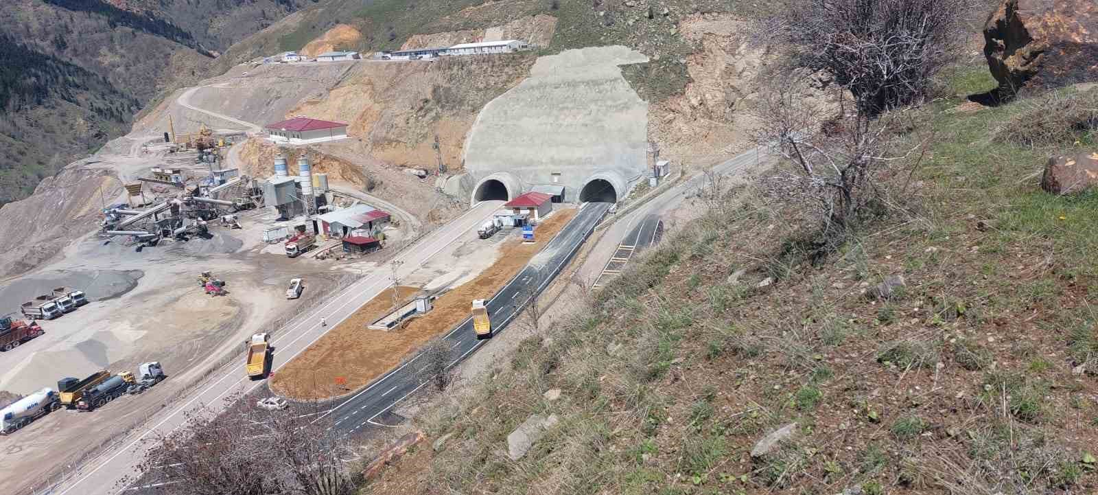 GİRESUN'UN İÇ BÖLGELERDEKİ İLÇELERİ İLE SİVAS'LA ULAŞIMININ SAĞLANDIĞI ANA GÜZERGAHTA