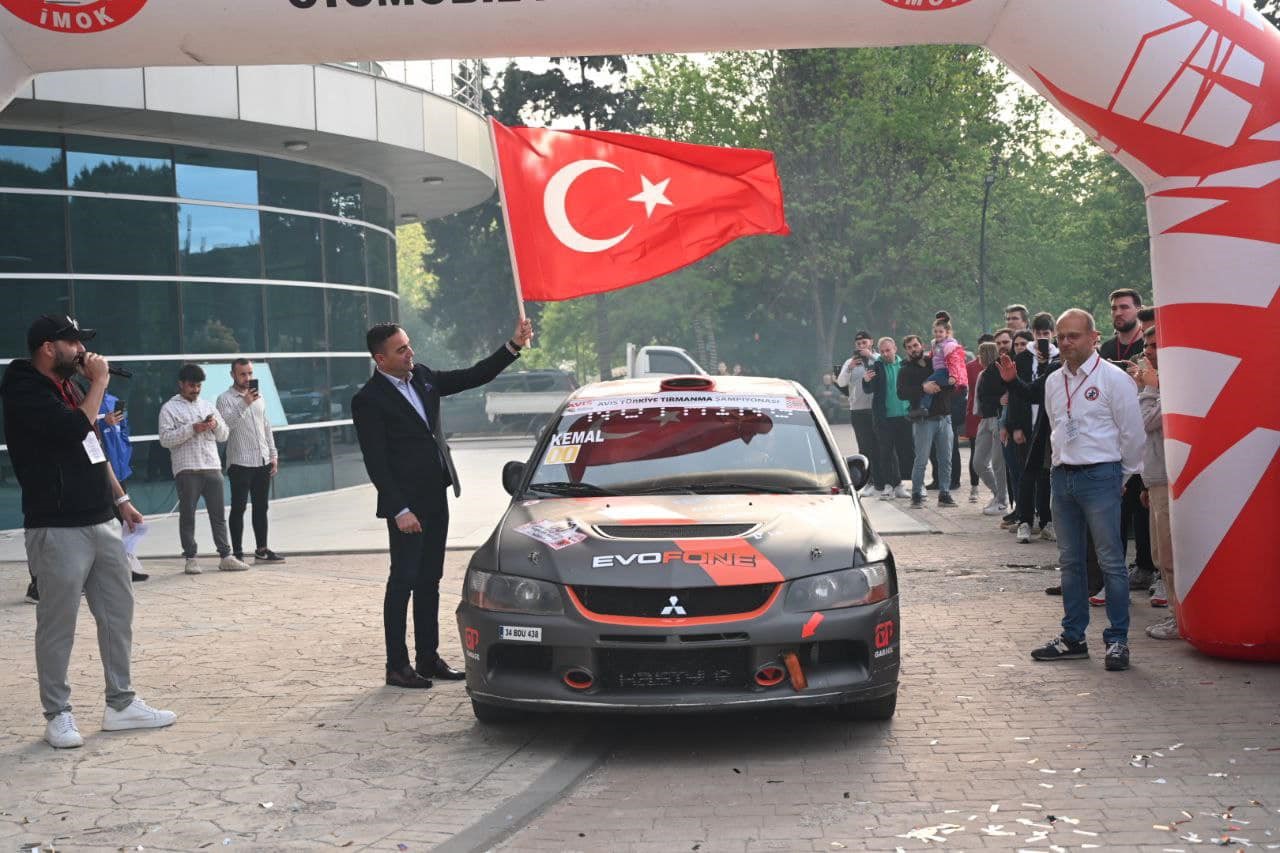 ÇANAKKALE'NİN BİGA İLÇESİNDE, BİGA BELEDİYESİ'NİN KATKILARIYLA DÜZENLENEN "TIRMANMA YARIŞI" HEYECANI