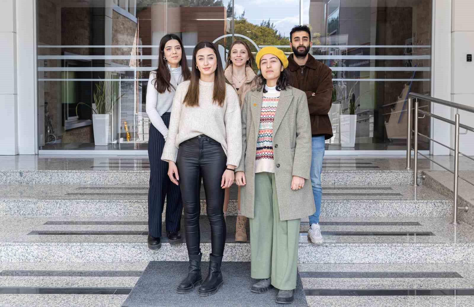 YAŞAR ÜNİVERSİTESİ İÇ MİMARLIK VE ÇEVRE TASARIMI BÖLÜMÜ ÖĞRENCİLERİ, TMMOB