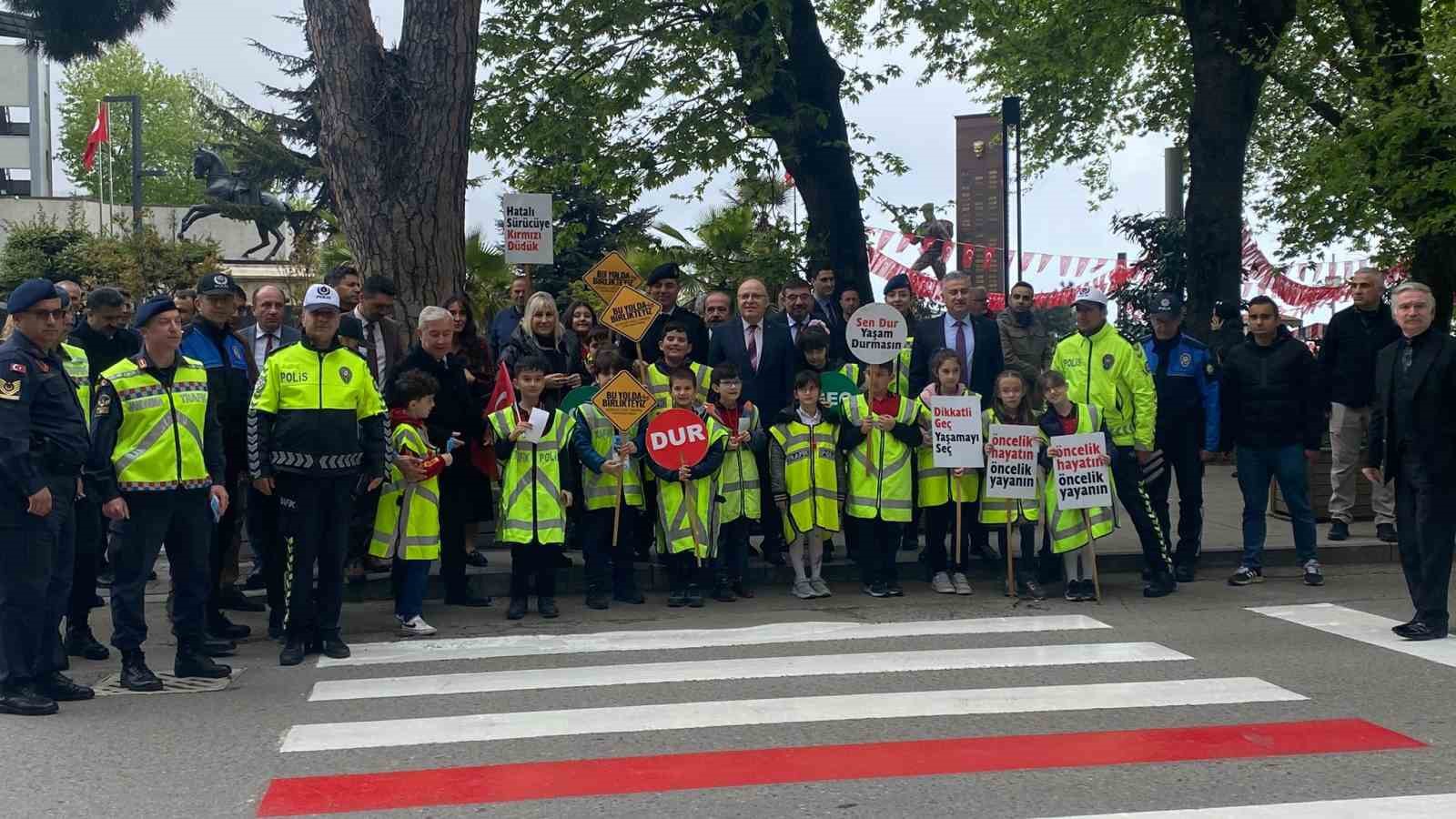 ZONGULDAK’TA "YAYA ÖNCELİĞİ KIRMIZI ÇİZGİMİZDİR" UYGULAMASI YAPILDI.  PROGRAMA ZONGULDAK