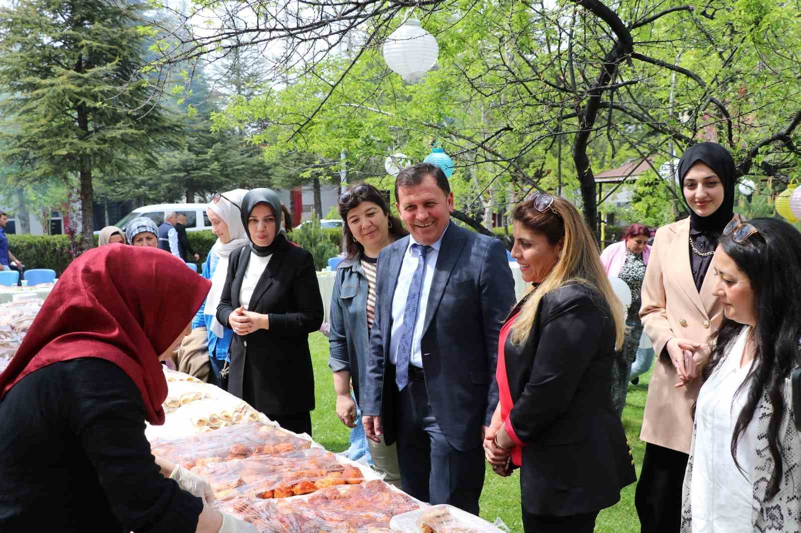 GEVHER NESİBE ÖĞRENCİ YURDU’NDA MİSAFİR ETTİĞİMİZ DEPREMZEDE VATANDAŞLARIMIZ İÇİN DÜZENLENEN