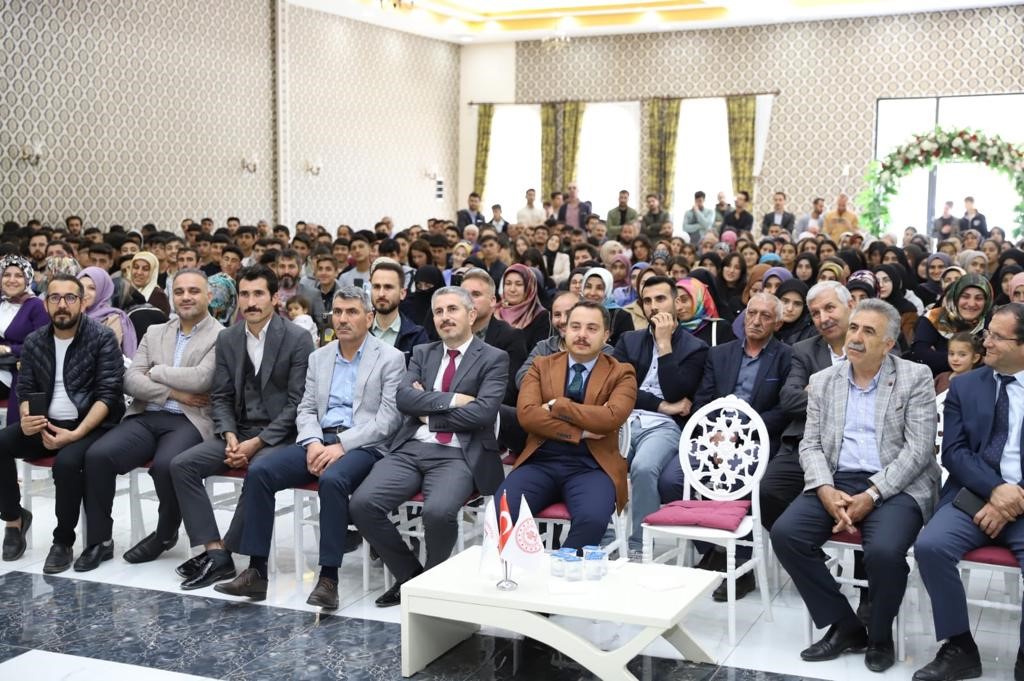 VAN’IN MURADİYE İLÇESİNDE DÜZENLENEN KÜLTÜR SANAT ETKİNLİKLERİ ÇERÇEVESİNDE YAZAR HAYATİ