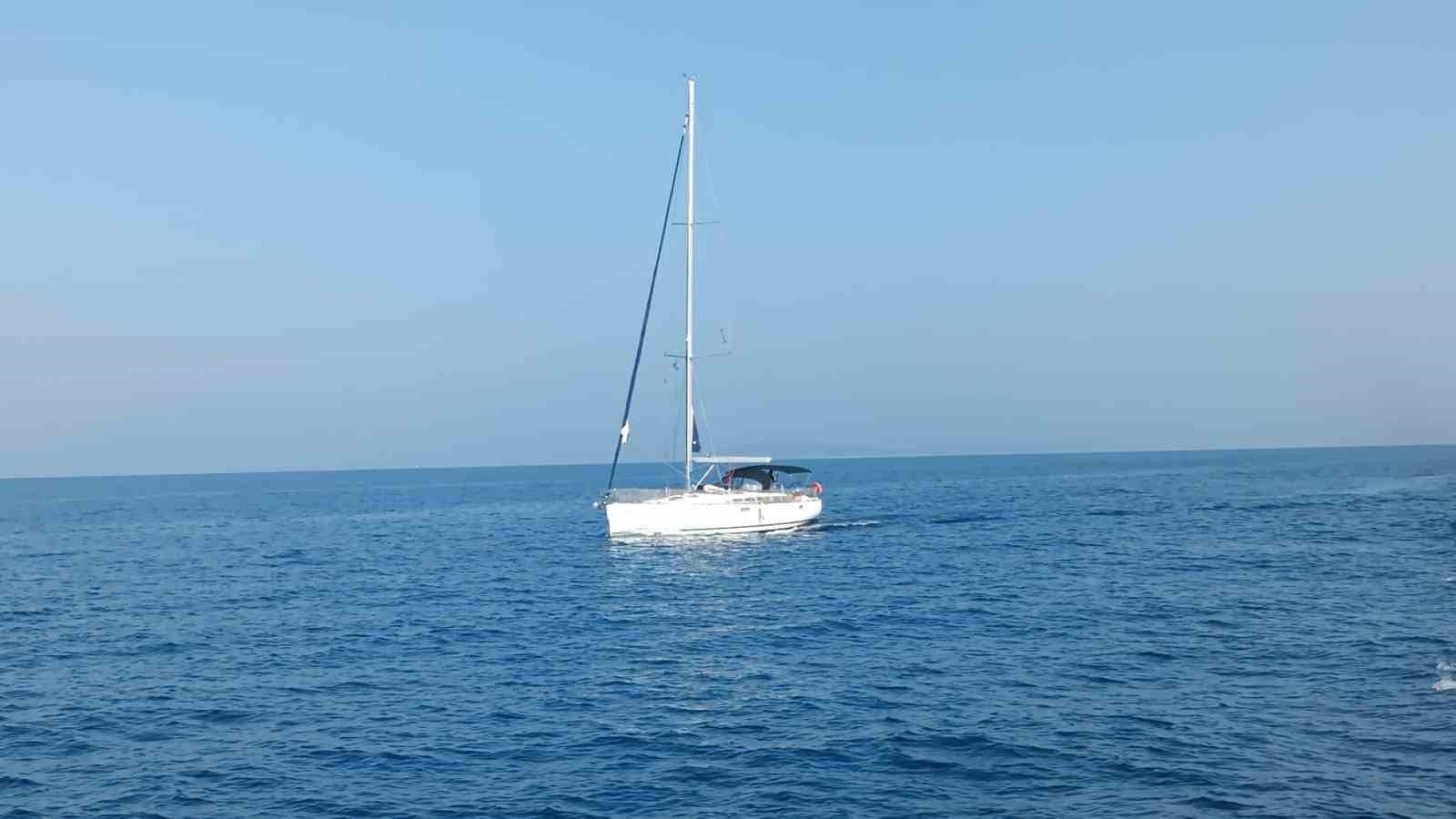MUĞLA’NIN BODRUM İLÇESİ AÇIKLARINDA YELKENLİ TEKNE İÇERİSİNDEKİ 79 DÜZENSİZ GÖÇMEN