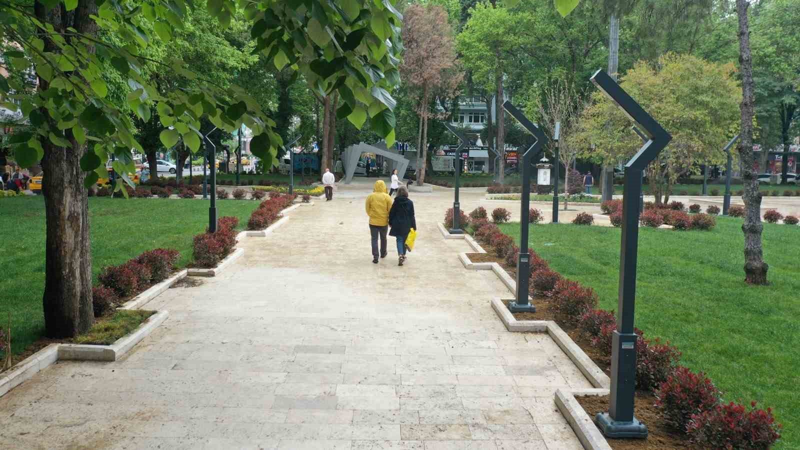 İZMİT BELEDİYESİNİN KENTTEKİ DOKUYU DEĞİŞTİRMEK, VATANDAŞLARA KONFORLU VE MODERN ALAN