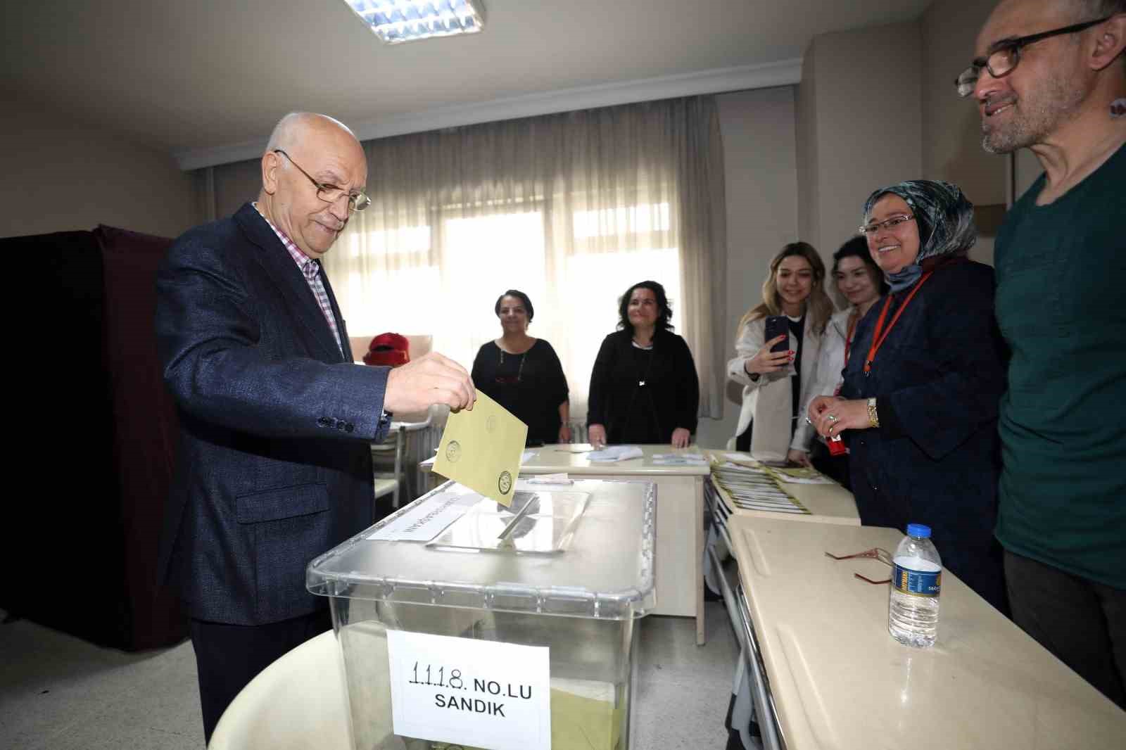 ANKARA YENİMAHALLE BELEDİYE BAŞKANI FETHİ YAŞAR, EŞİ AZİZE YAŞAR İLE