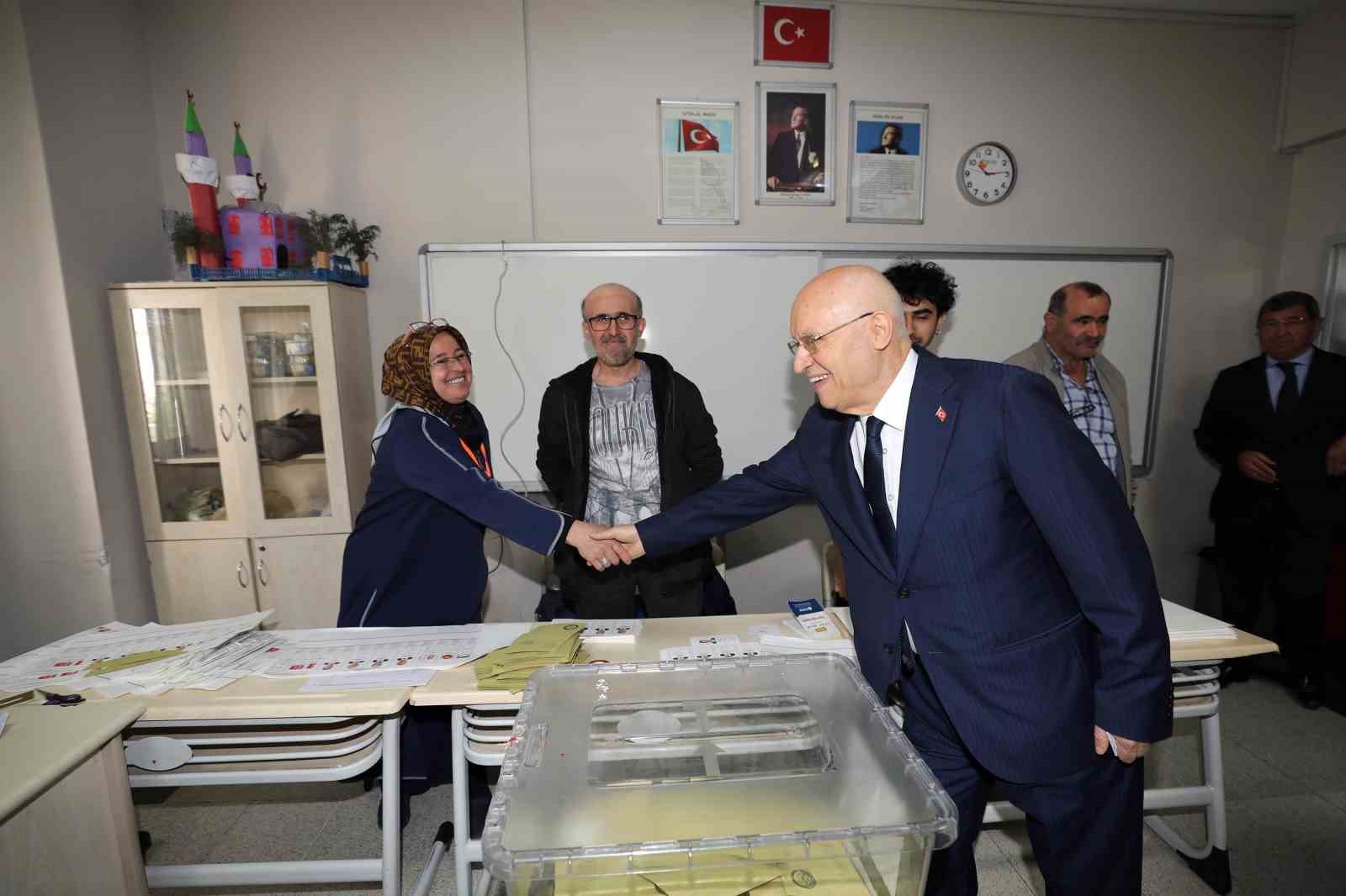 ANKARA YENİMAHALLE BELEDİYE BAŞKANI FETHİ YAŞAR, EŞİ AZİZE YAŞAR İLE