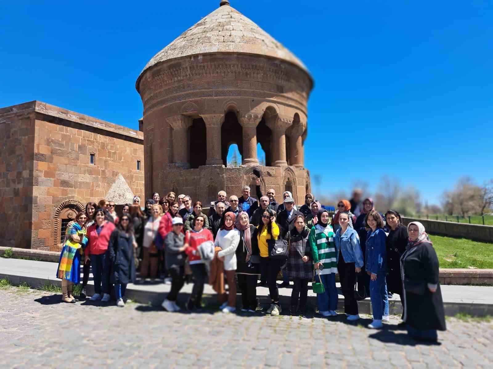 DİYARBAKIR YENİŞEHİR BELEDİYESİ, İKİNCİ BAHAR MİLLET KIRAATHANESİNDE BULUNAN 65 YAŞ