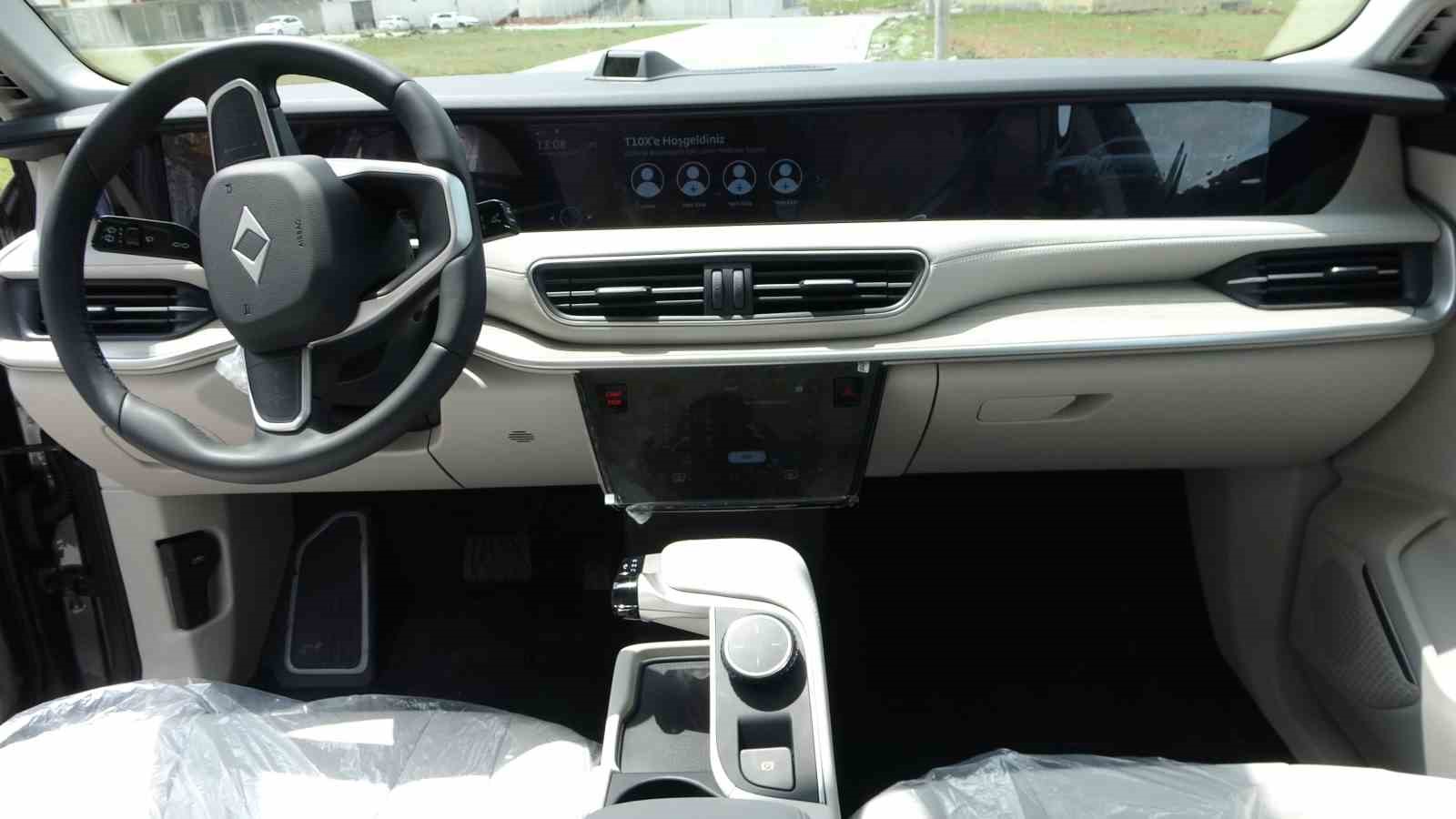 TÜRKİYE'NİN OTOMOBİLİ GİRİŞİM GRUBU'NUN T10X MODELİ OLAN TOGG, BİTLİSLİLERLE BULUŞTU.
