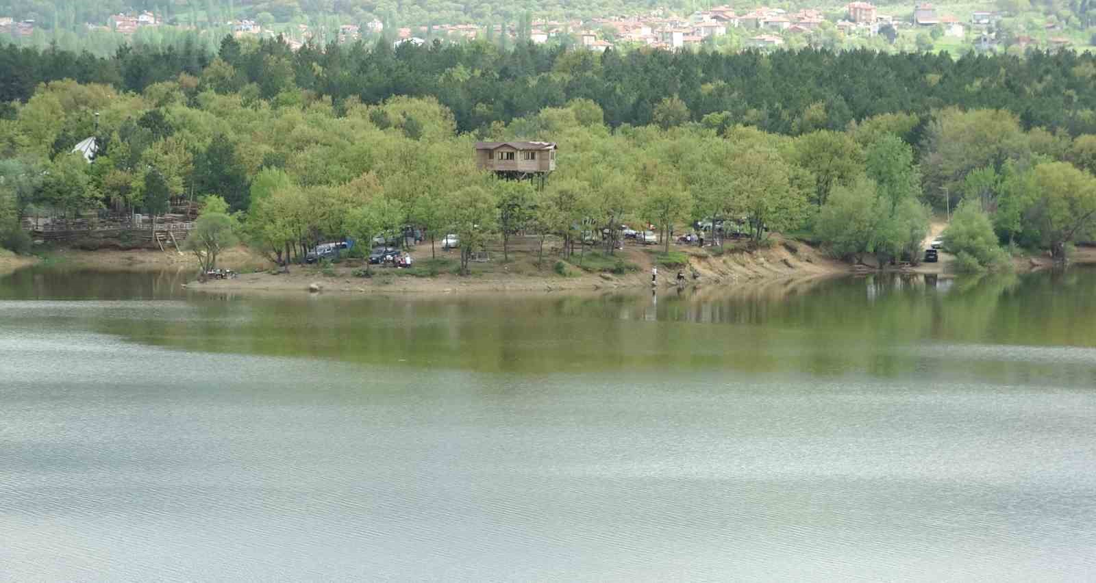 KÜTAHYA'DA YÜZBİNLERCE KİŞİYİ AĞIRLAYAN ENNE BARAJI VE TABİAT PARKI, YENİLENEN