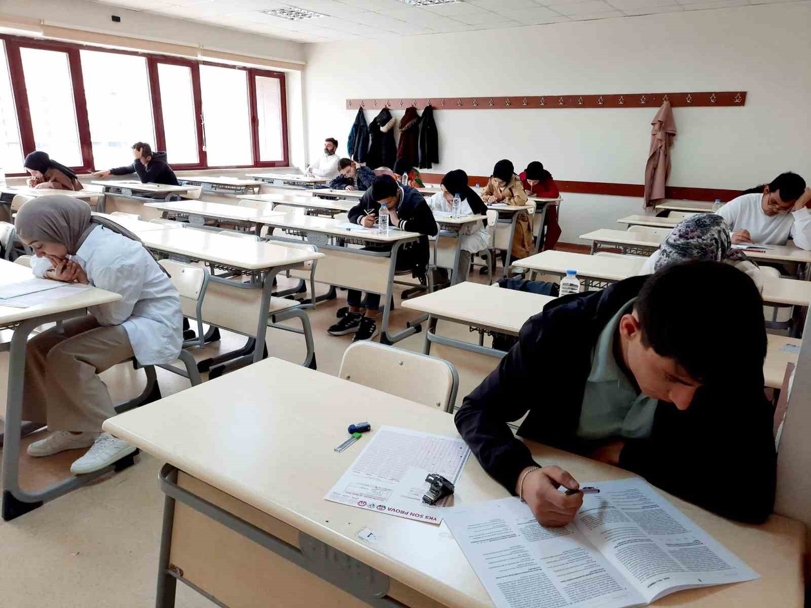 YKS PROVASININ İLK AŞAMASI TAMAMLANDI