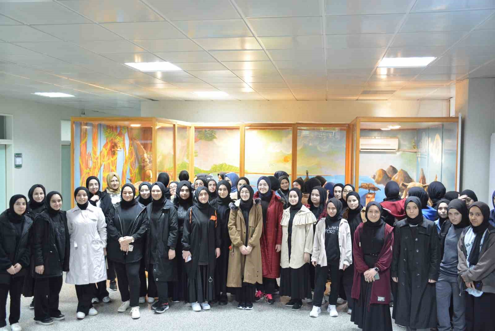 DÜZCE KIZ ANADOLU İMAM HATİP LİSESİ ÖĞRENCİLERİ; YAKLAŞAN YÜKSEK ÖĞRETİM