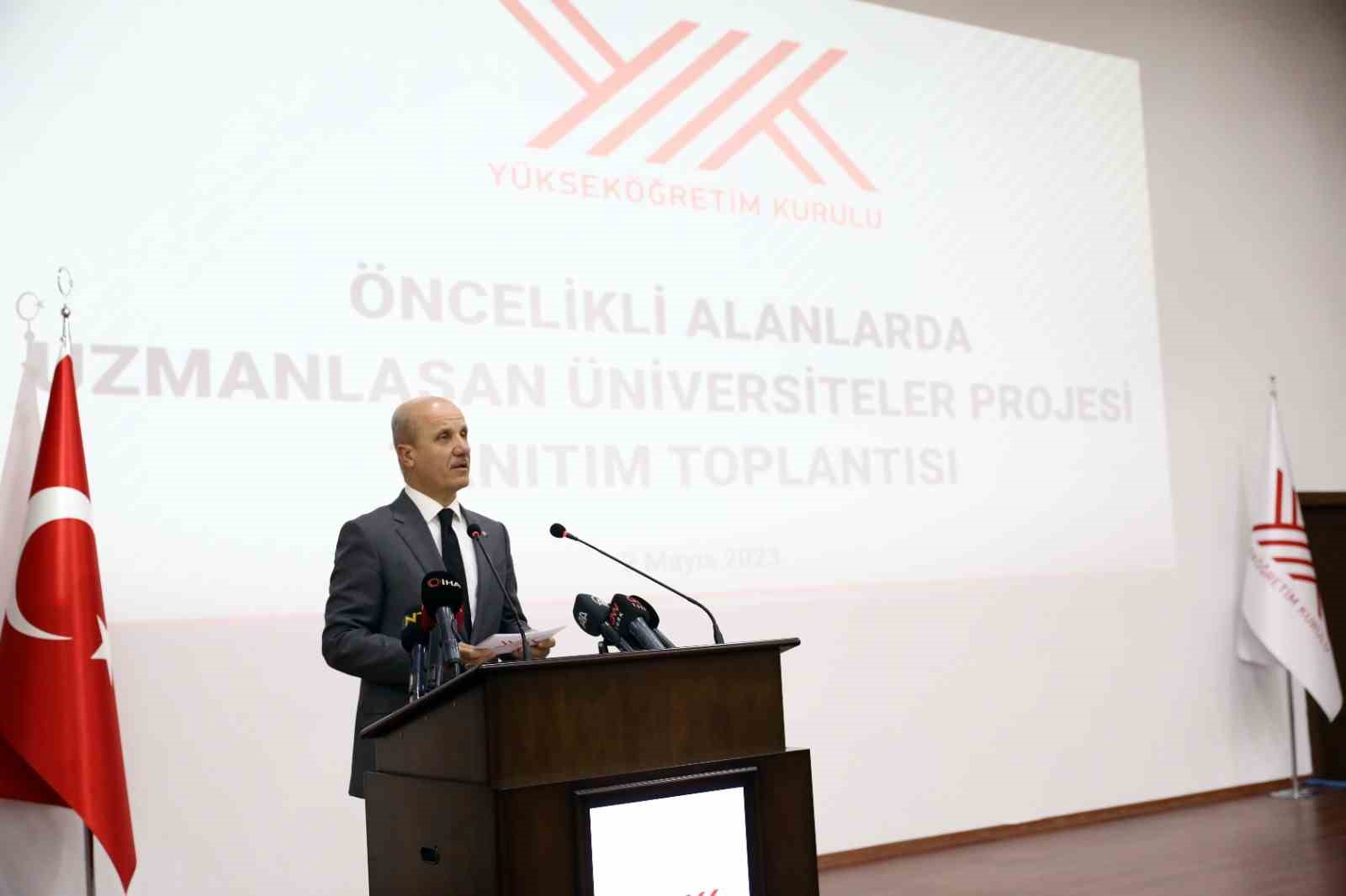 YÖK BAŞKANI EROL ÖZVAR PROGRAMDA BİR KONUŞMA YAPTI
