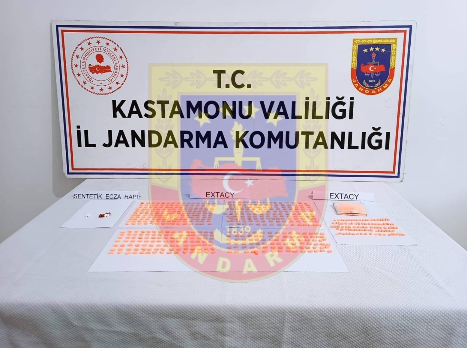 KASTAMONU’NUN TOSYA İLÇESİNDE JANDARMA EKİPLERİNCE YOL KONTROLLERİ SIRASINDA ÇOK SAYIDA