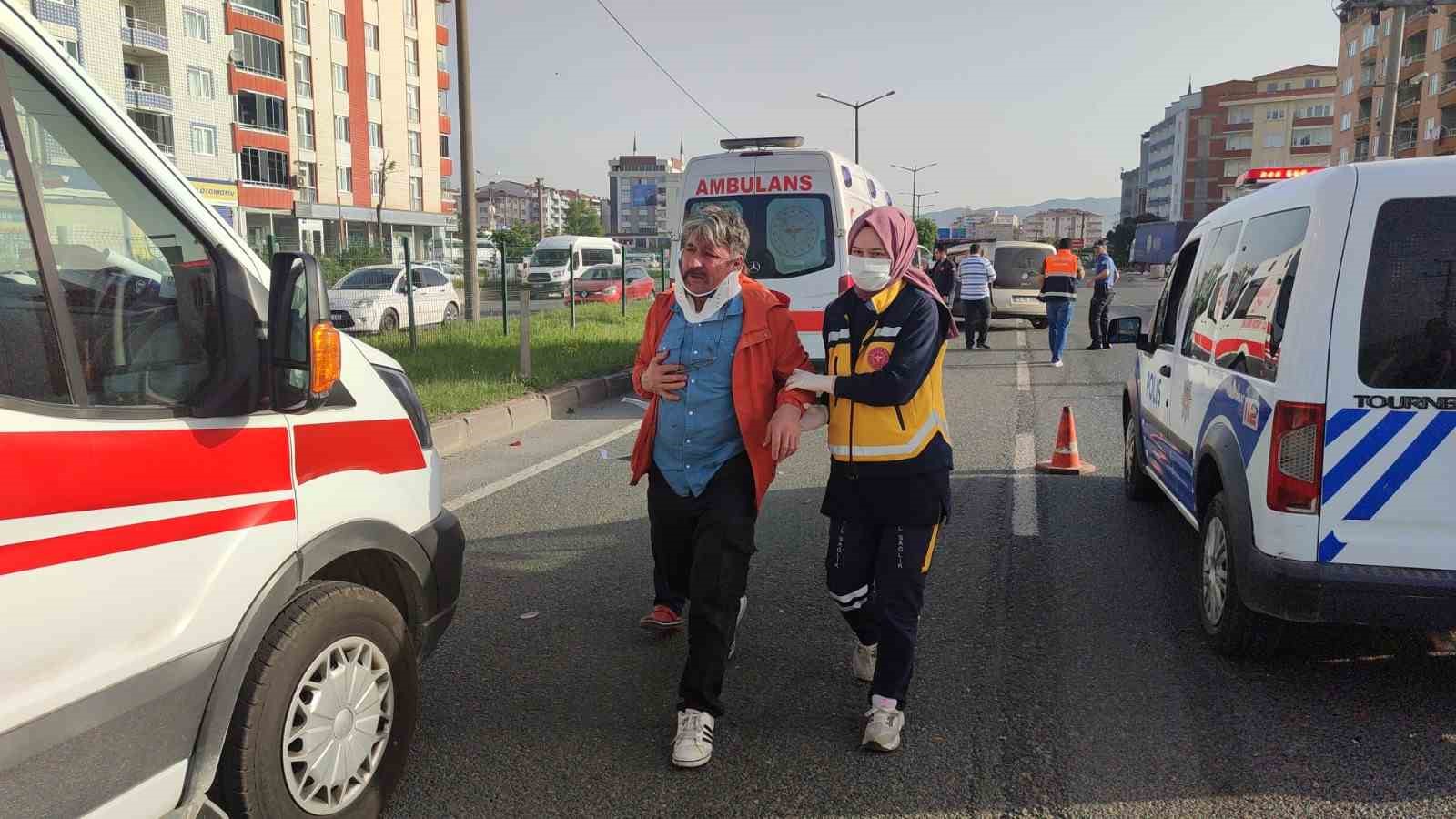 ORHANGAZİ’DE SABAH SAATLERİNDE ANA YOL ÜZERİNDE MEYDANA GELEN TRAFİK KAZASINDA
