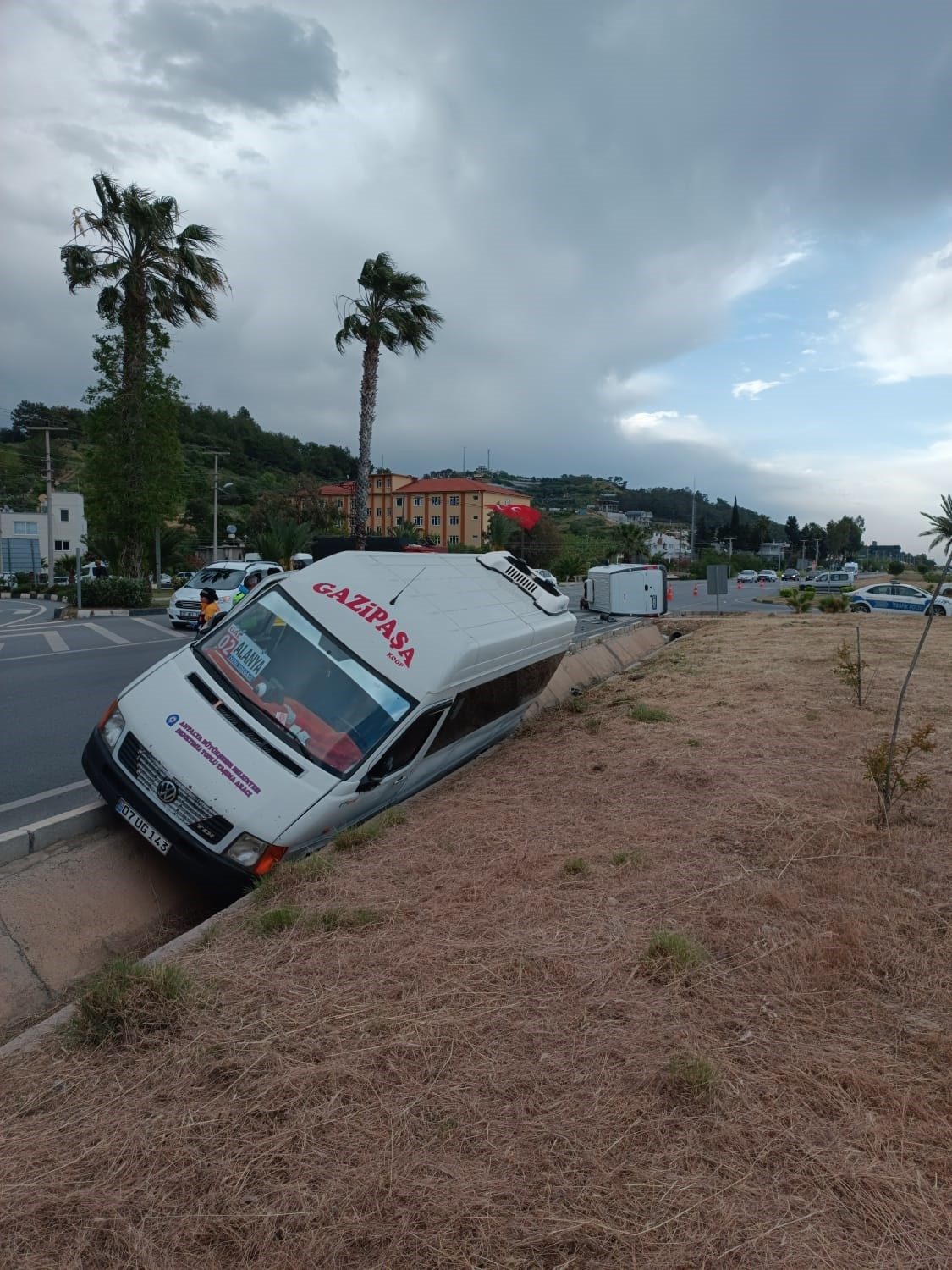 ANTALYA’NIN ALANYA İLÇESİNDE ŞEHİR İÇİ YOLCU TAŞIMACILIĞI YAPAN MİNİBÜS VE