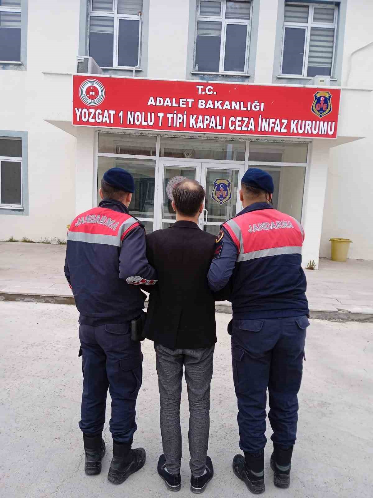 YOZGAT’TA HAKLARINDA KESİNLEŞMİŞ HAPİS CEZASI BULUNAN FİRARİ 2 HÜKÜMLÜ YAKALANDI.