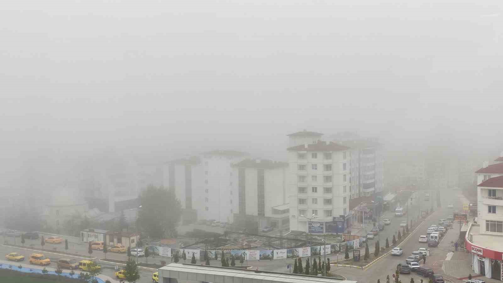 YOZGAT'TA ETKİLİ OLAN YOĞUN SİS BÖYLE GÖRÜNTÜLENDİ