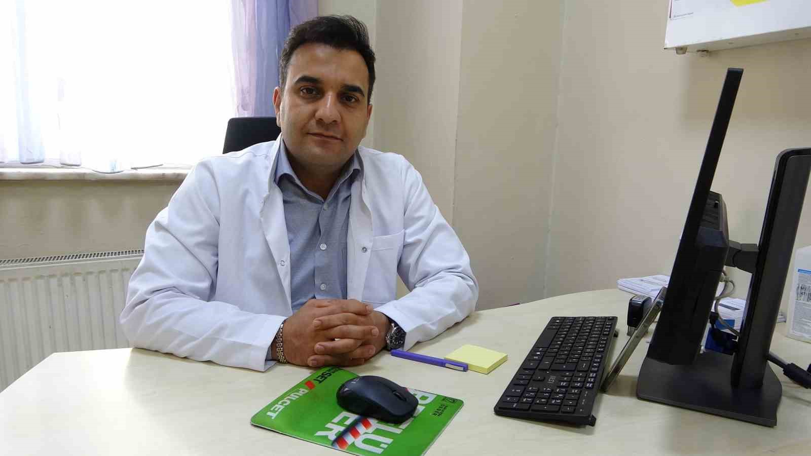 İRANLI ORTOPEDİ DOKTORU BEHZAT SALEKİ YÜKSEKOVA DEVLET HASTANESİ'NDE, KENDİSİNE GİDEN