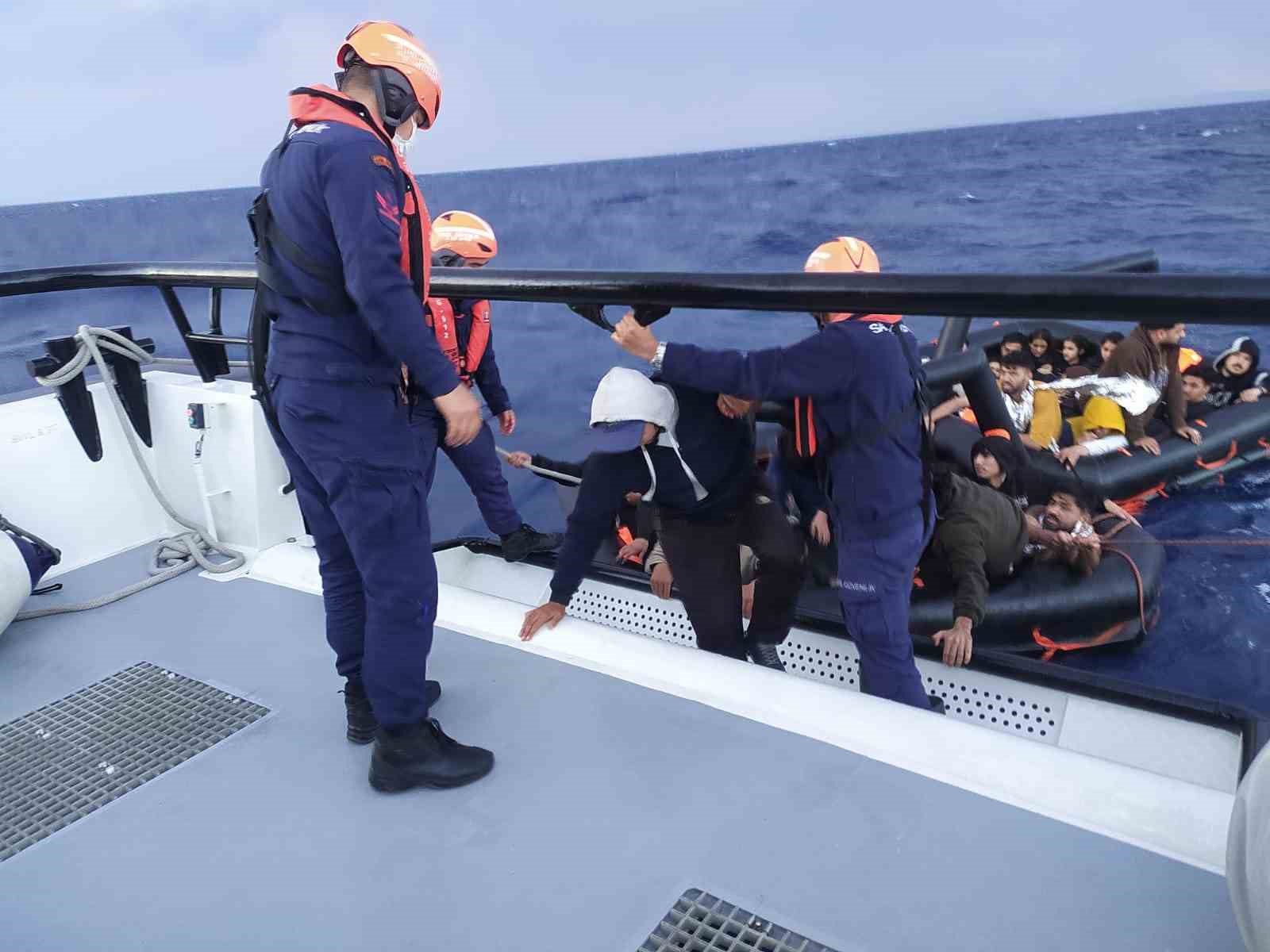 YUNANİSTAN UNSURLARI TARAFINDAN TÜRK KARASULARINA GERİ İTİLEN TOPLAMDA 59 DÜZENSİZ