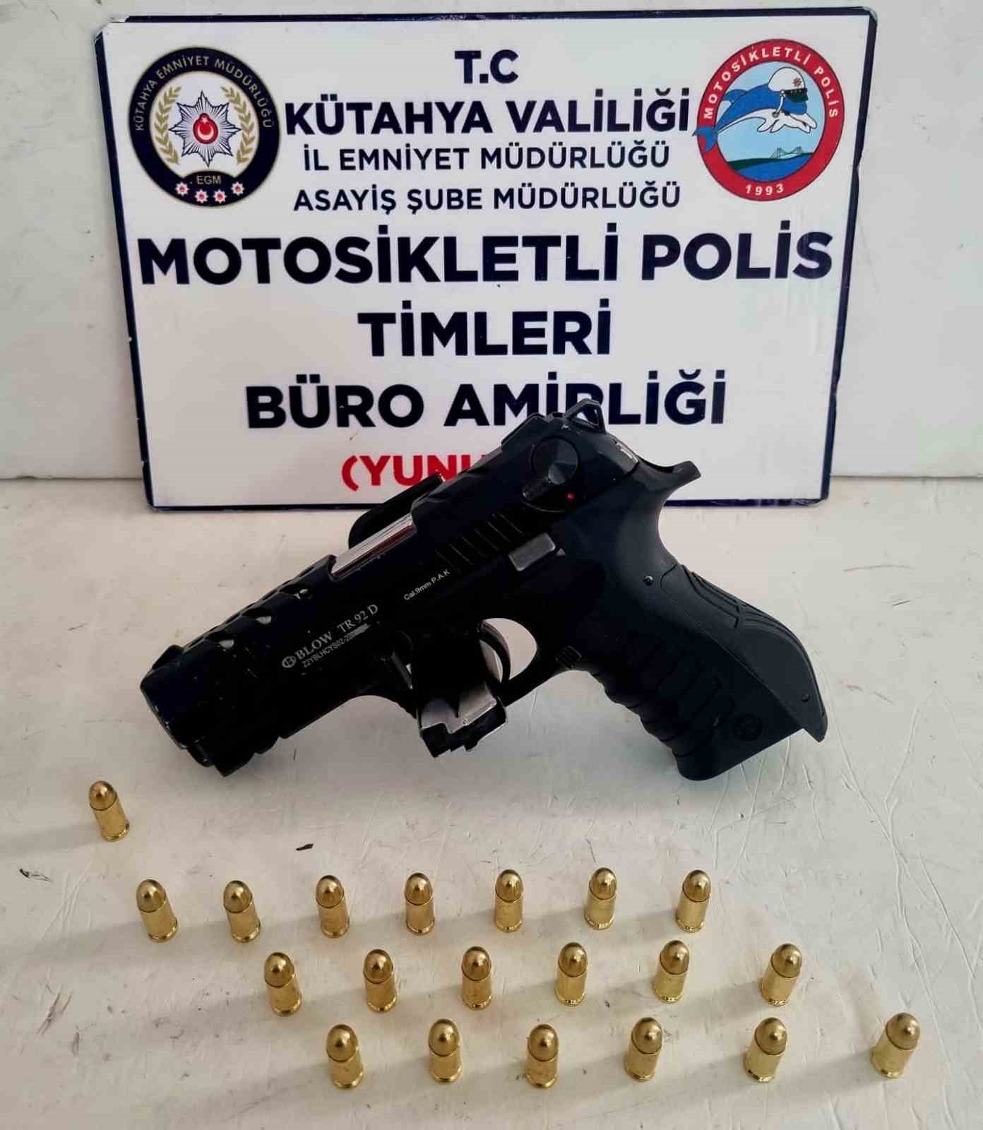 KÜTAHYA’DA YUNUS TİMLERİ RUHSATSIZ TABANCA ELE GEÇİRDİ