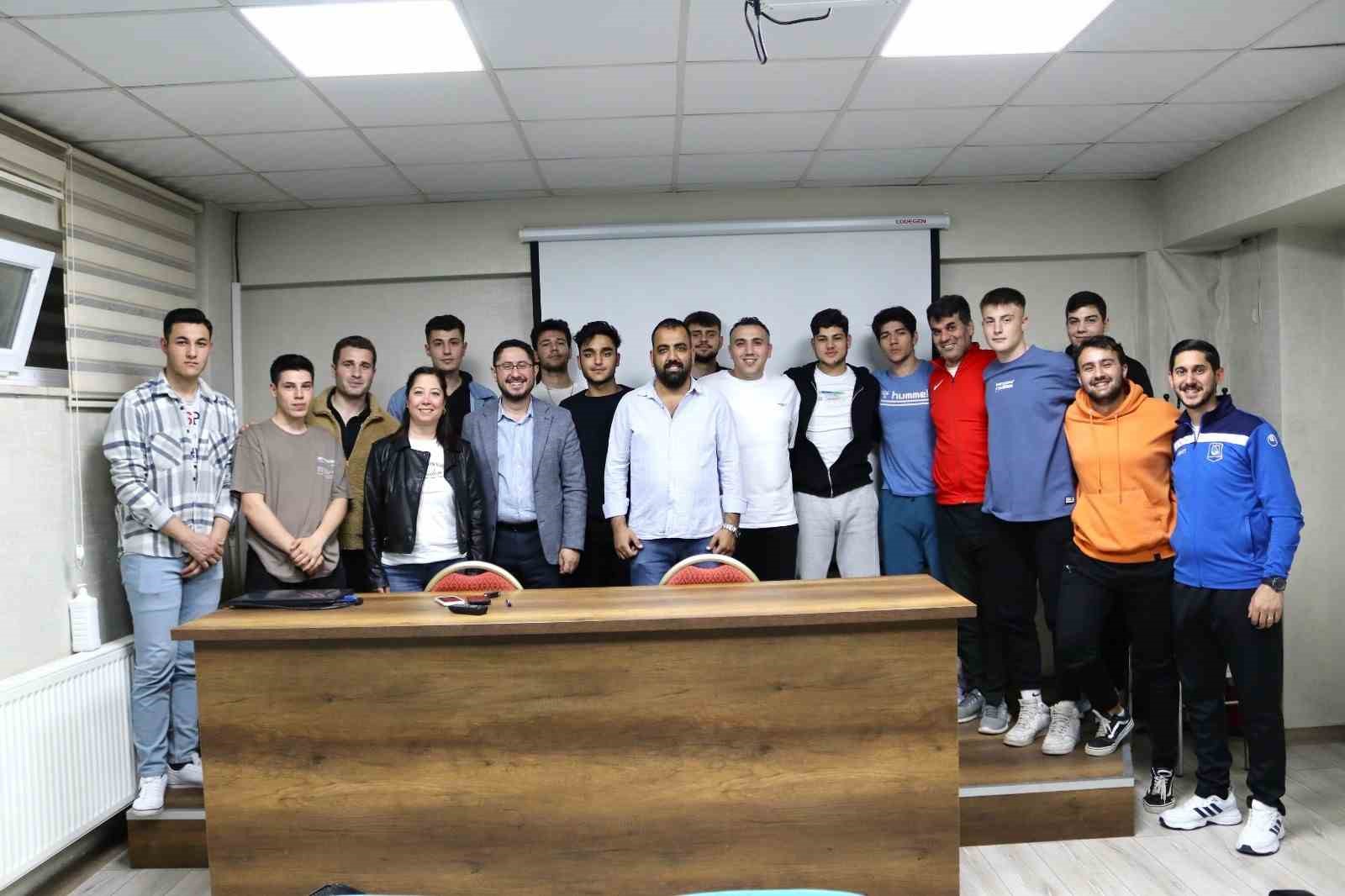 ÇOK AMAÇLI SPOR SALONU'NDA MORAL TOPLANTISI YAPILDI