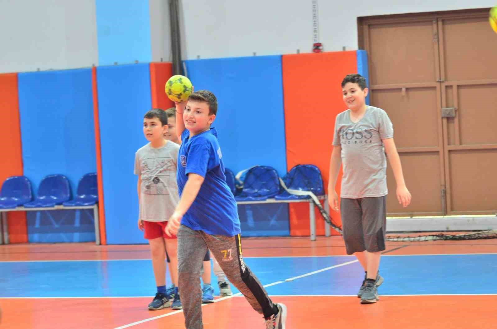 YUNUSEMRE BELEDİYESPOR, BU YIL YAPILAN OKUL TARAMALARIYLA BİRÇOK ÇOCUK VE