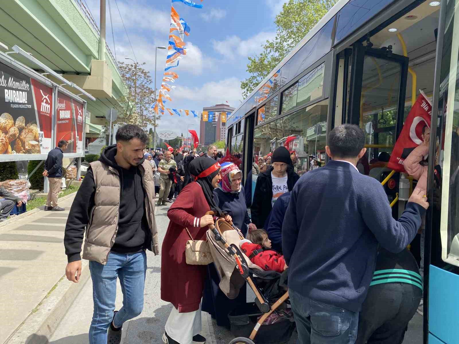 YÜZ BİNLERCE VATANDAŞ BÜYÜK İSTANBUL MİTİNGİ'NE AKIN EDİYOR