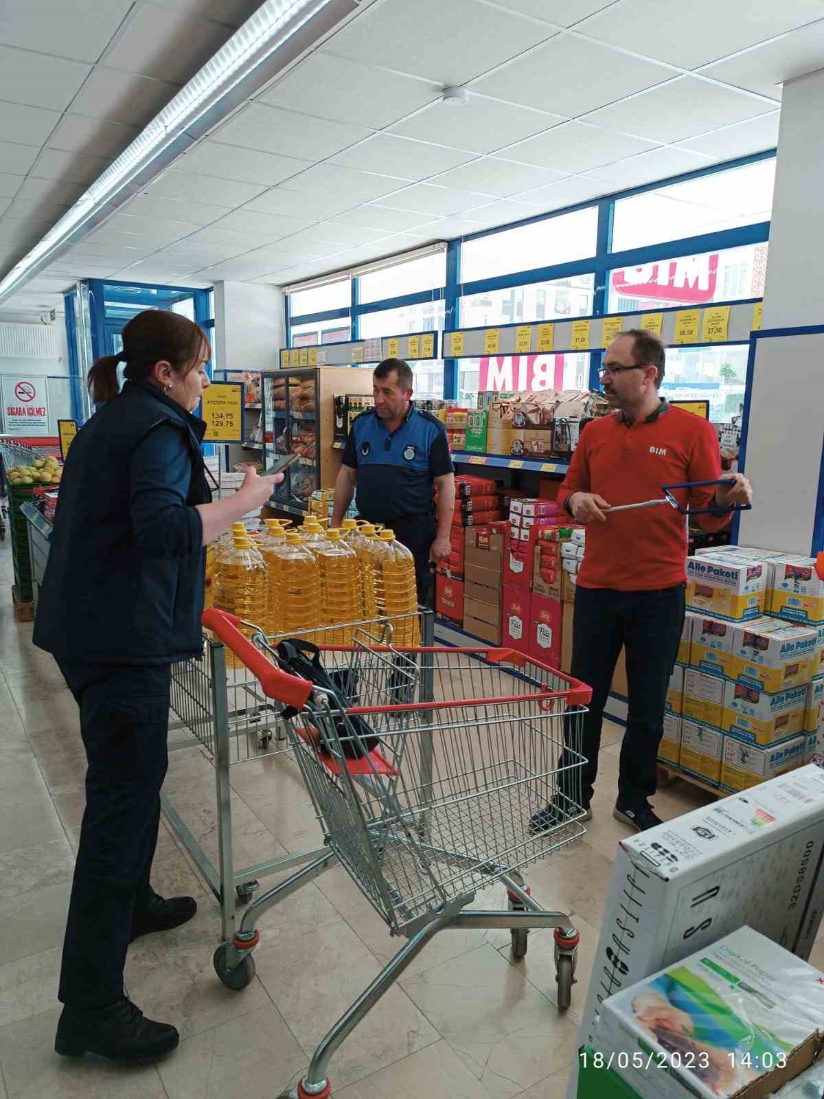 ÇORUM BELEDİYESİ ZABITA MÜDÜRLÜĞÜ’NE BAĞLI EKİPLER, MARKETLERE YÖNELİK DENETİMLERİNİ SÜRDÜRÜYOR