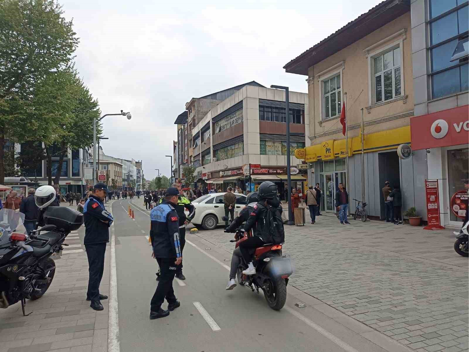 DÜZCE BELEDİYESİ ZABITA MÜDÜRLÜĞÜ EKİPLERİ İL EMNİYET MÜDÜRLÜĞÜ İLE ORTAKLAŞA