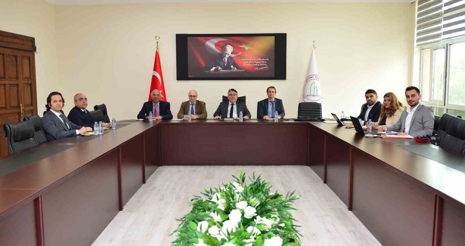 ZONGULDAK BÜLENT ECEVİT ÜNİVERSİTESİ SENATO SALONUNDA DÜZENLENEN TOPLANTIDA DOĞA DOSTU
