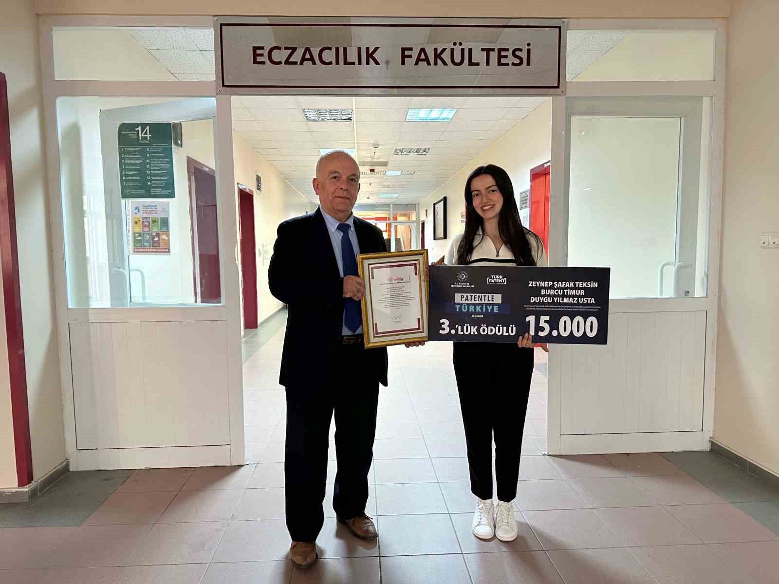 ZBEÜ ECZACILIK FAKÜLTESİ ÖĞRETİM ELEMANLARINDAN ARŞ. GÖR. BURCU TİMUR’UN DAHİL