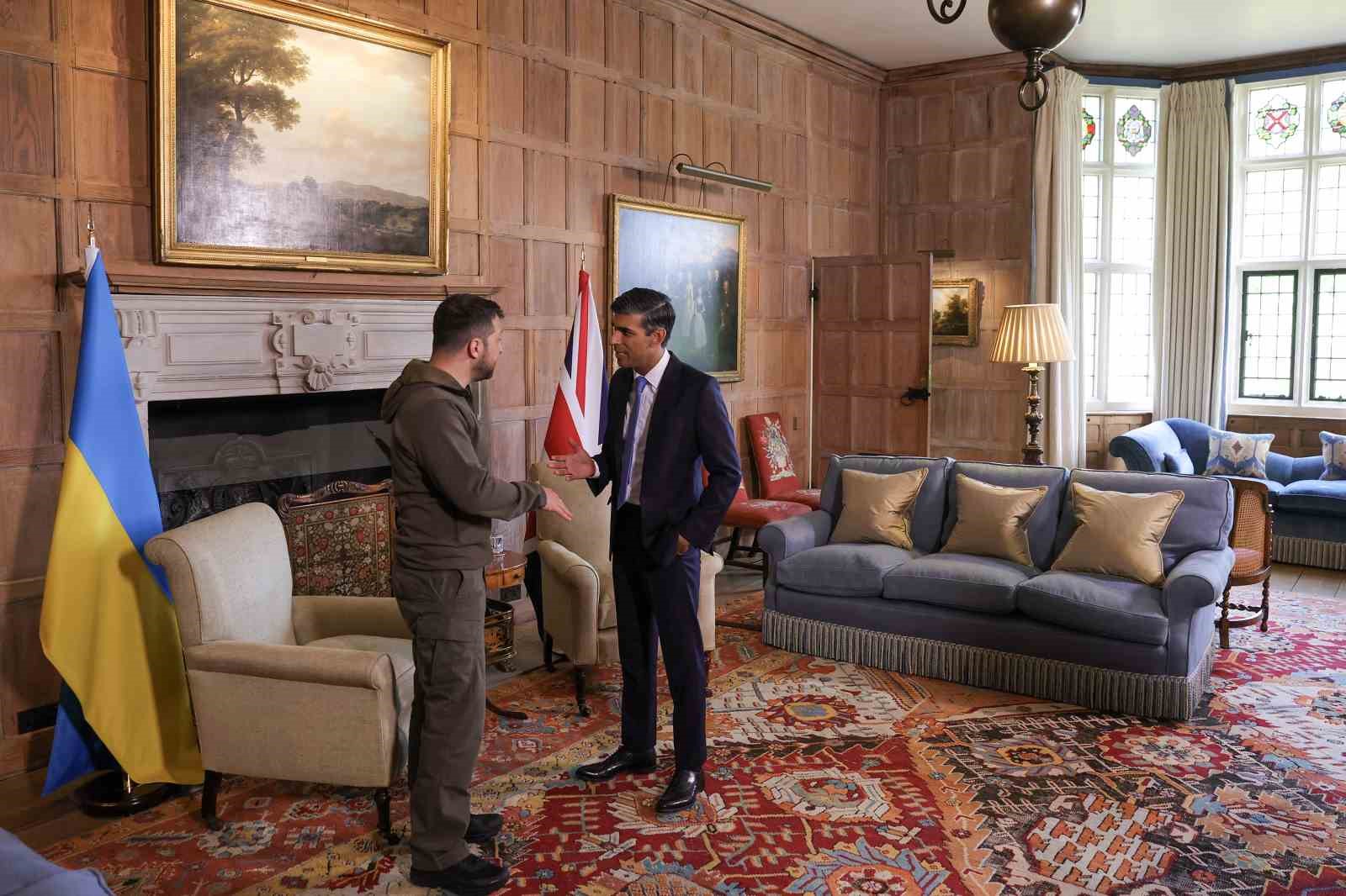 UKRAYNA DEVLET BAŞKANI VLADİMİR ZELENSKİY VE İNGİLTERE BAŞBAKANI RİSHİ SUNAK,