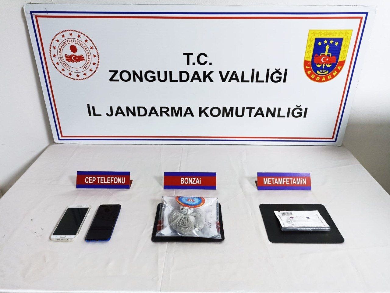 ZONGULDAK'IN GÖKCEBEY İLÇESİNDE JANDARMA EKİPLERİ TARAFINDAN YAPILAN UYUŞTURUCU OPERASYONUNDA 1