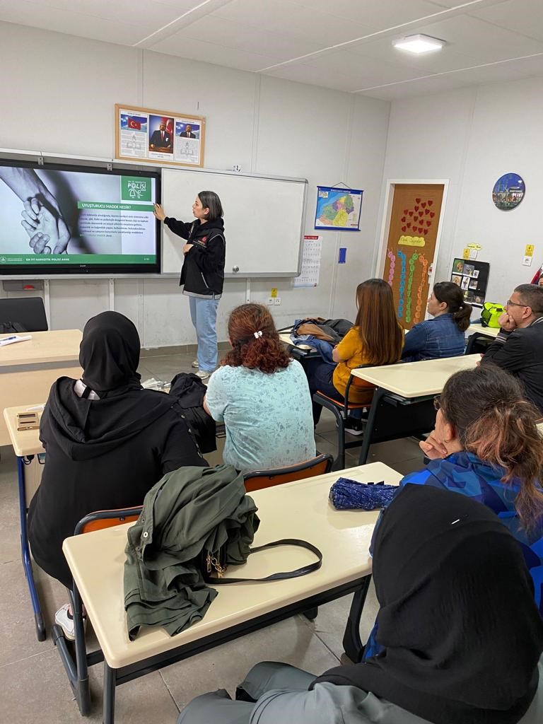 ZONGULDAK İL EMNİYET MÜDÜRLÜĞÜ KOZLU ANAOKULU VE KILIÇ İLKOKULUNDA ANNE