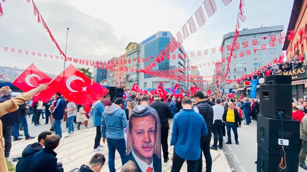 ZONGULDAK'TA 2. TUR SEÇİMLERİNİN SONUÇLANMASININ ARDINDAN CUMHUR İTTİFAKI ÜYELERİ MADENCİ