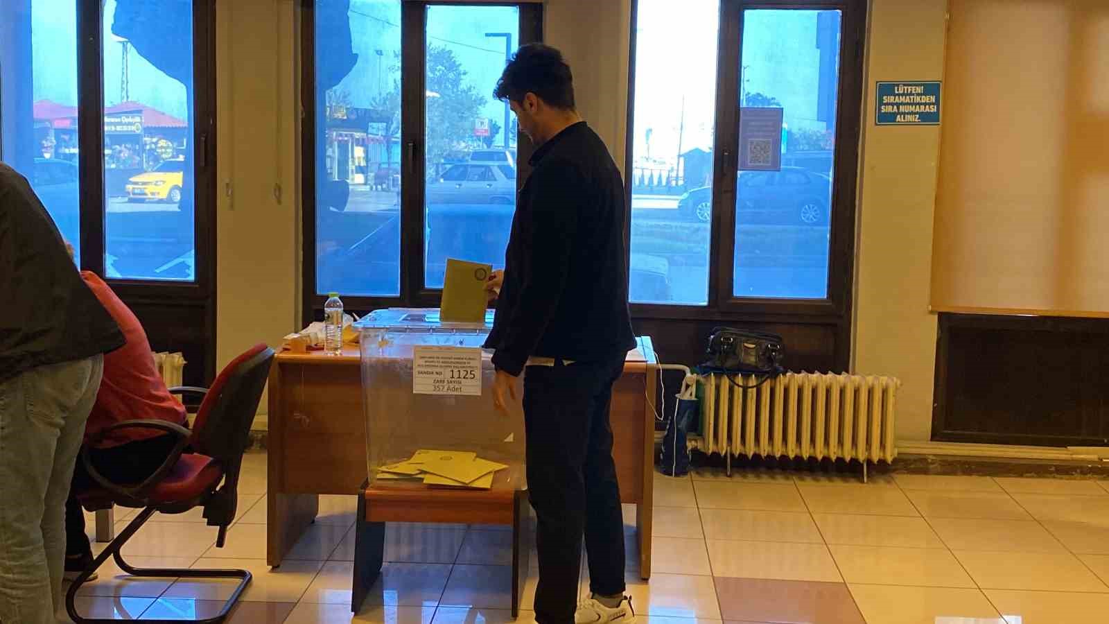 ZONGULDAK’TA OY VERME İŞLEMİ YÜKSEK SEÇİM KURULU’NUN BELİRLEDİĞİ SAAT OLAN