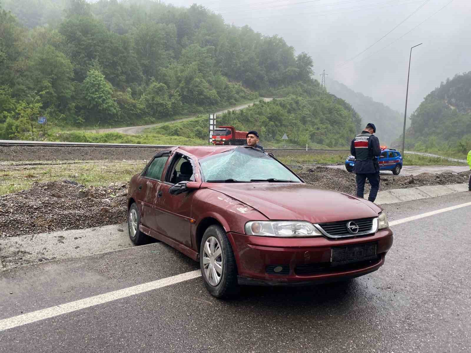 ZONGULDAK'TA MEYDANA GELEN TRAFİK KAZASINDA İKİ KİŞİ YARALANDI.