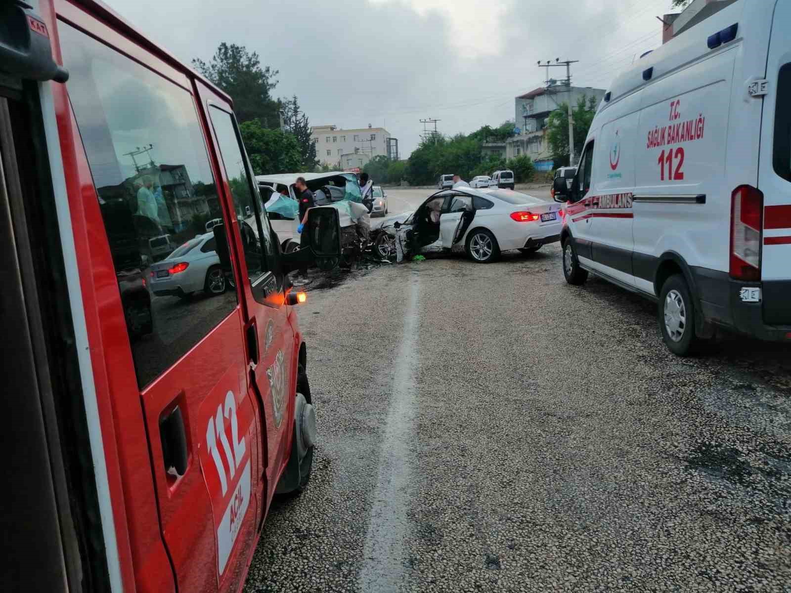 KADİRLİ İLÇESİNDE 1 KİŞİNİN ÖLDÜĞÜ 13 KİŞİNİN YARALANDIĞI KAZA ANI
