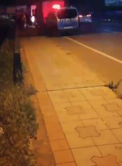 BURSA’DA DEMİR KORKULUKLARIN ÜZERİNE ÇIKIP KENDİNİ AŞAĞI ATTI.