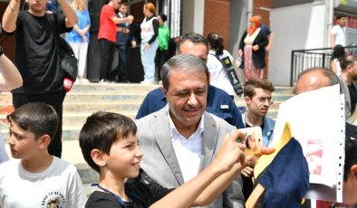 Öğrenciler Karne Sevinci Yaşadı