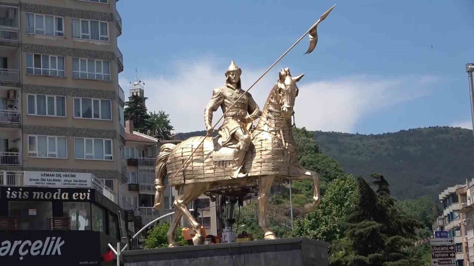 BURSA’DA 15 YIL ÖNCE YAPILAN OSMANGAZİ HEYKEL’İ YAPILAN RESTORASYON ÇALIŞMASIYLA