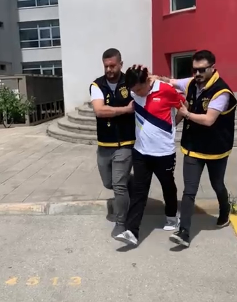 ADANA’DA 18 YIL ÖNCE ANNESİNİ ÖLDÜRDÜĞÜNÜ ÖNE SÜRDÜĞÜ ŞAHSI DÜĞÜN