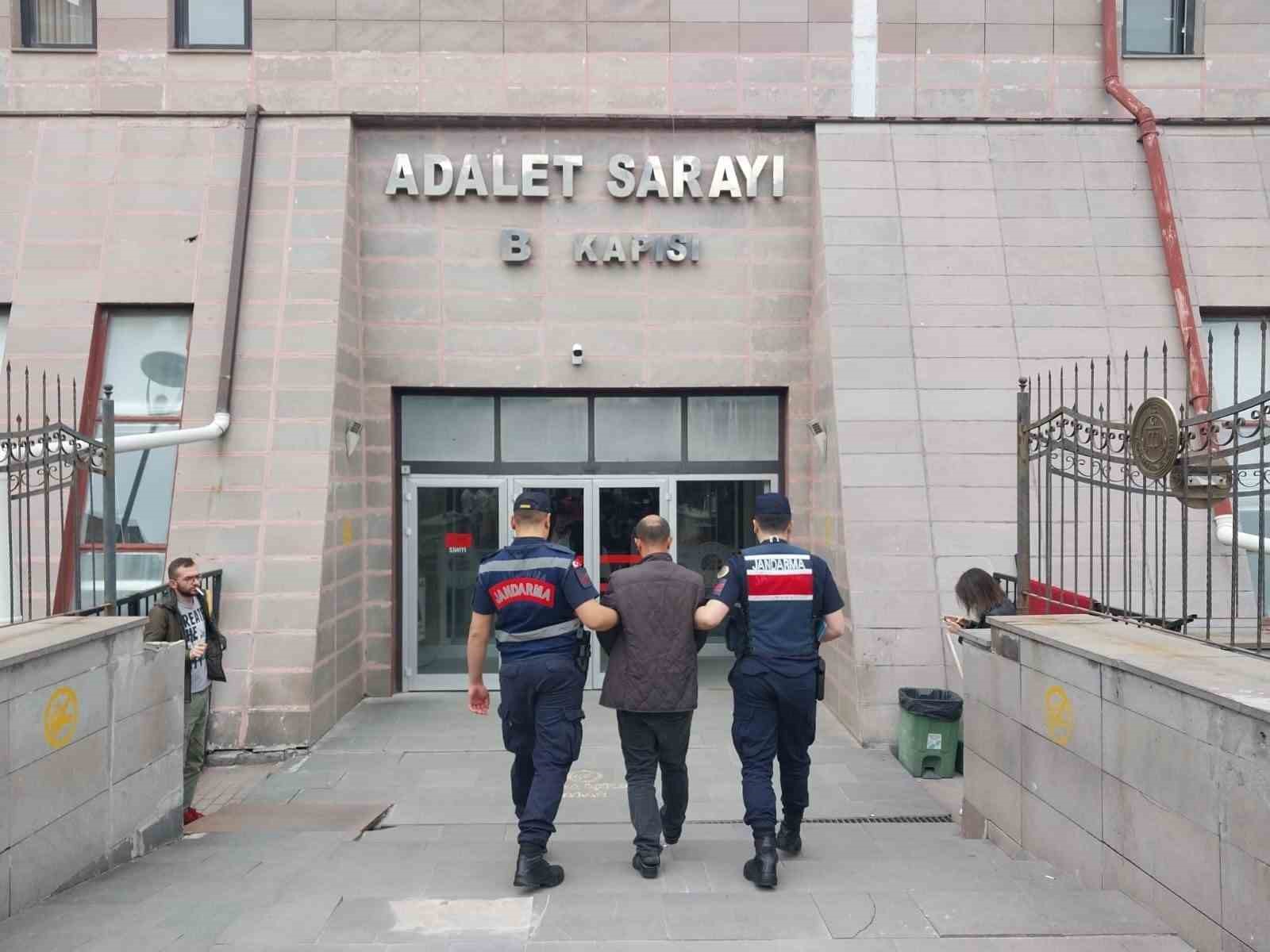ESKİŞEHİR’DE YAKLAŞIK 20 BİN LİRA DEĞERİNDEKİ KOMBİYİ ÇALAN ŞAHIS, JANDARMA