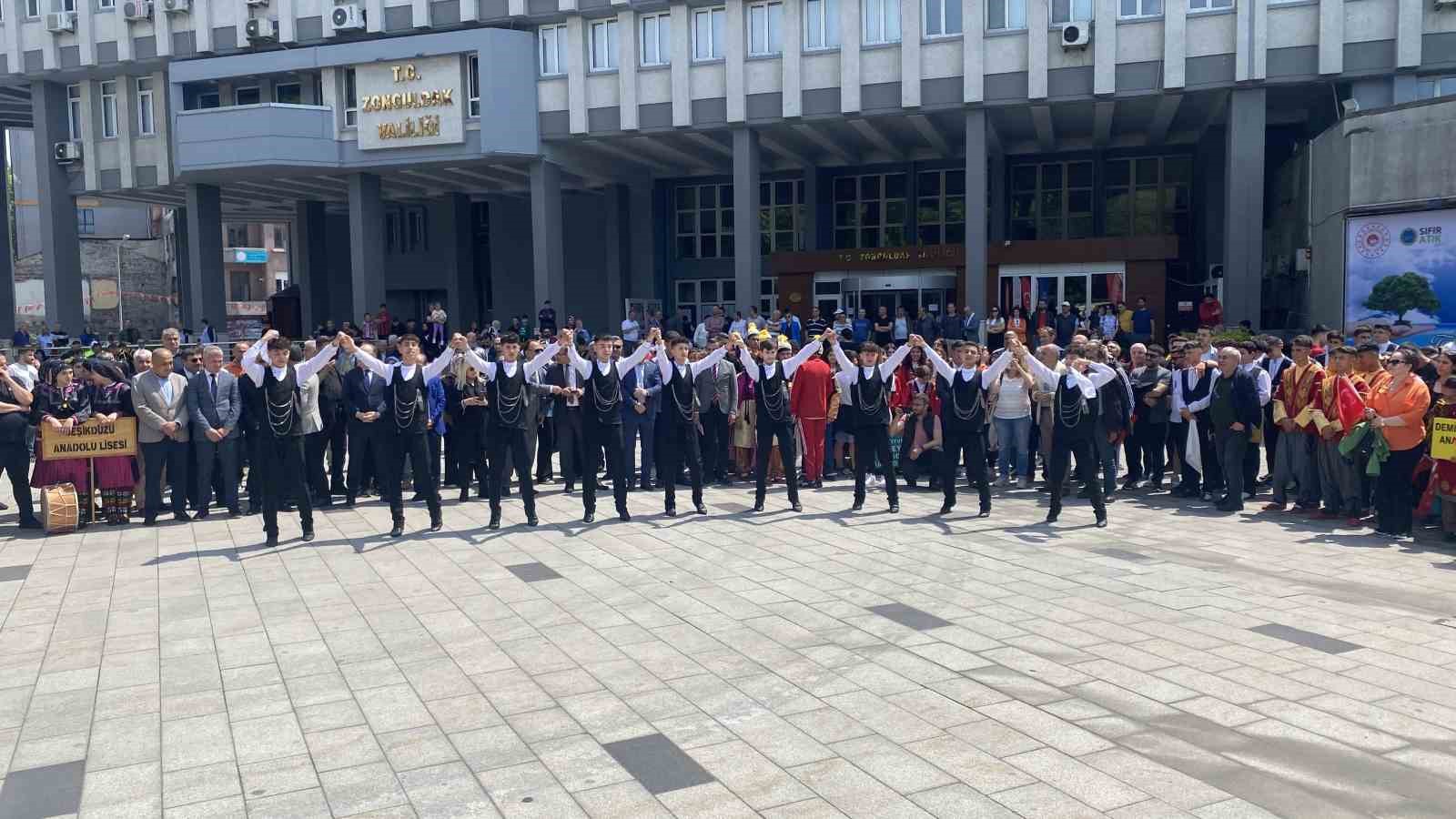 ZONGULDAK’IN EV SAHİPLİĞİNDE OKULLAR ARASI HALK OYUNLARI TÜRKİYE ŞAMPİYONASININ STARTI