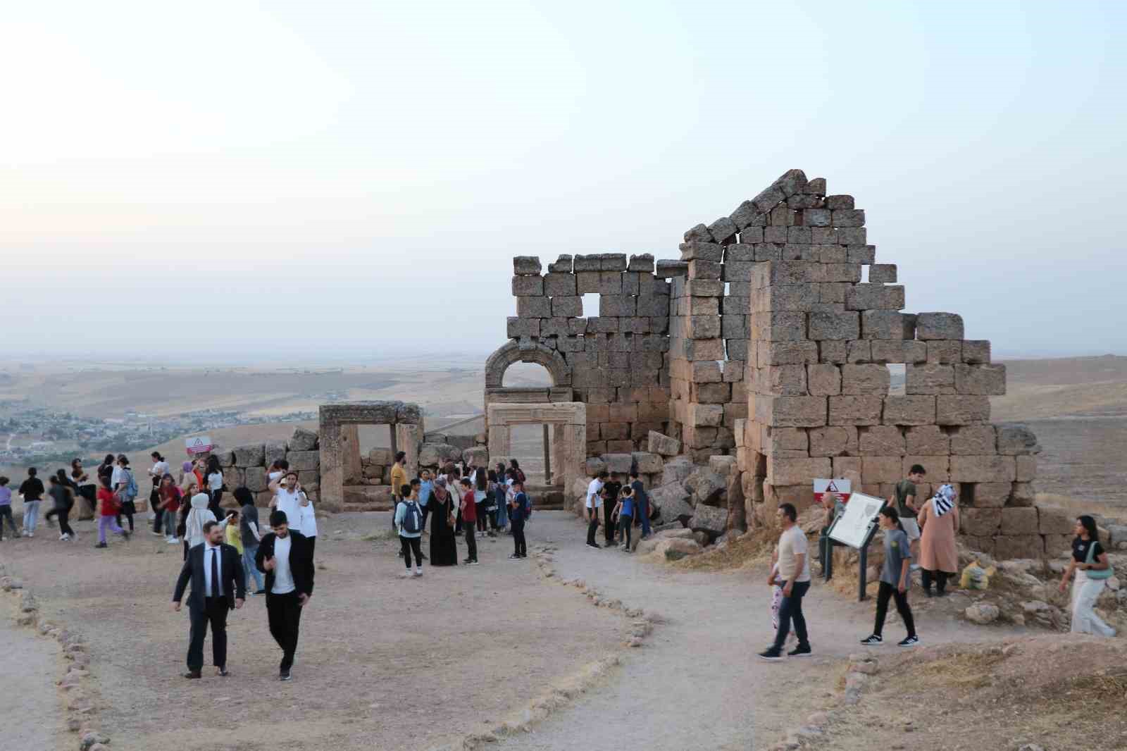 DİYARBAKIR'DA TARİHİ ZERZEVAN KALESİ’NDE ANKARA-AVUSTRALYA BÜYÜKELÇİLİĞİ TARAFINDAN “GELECEĞİN BİLİM İNSANLARI”