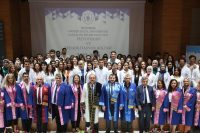 Bandırma Onyedi Eylül Üniversitesi Fizyoterapi ve Rehabilitasyon bölümü öğrencileri önlük
