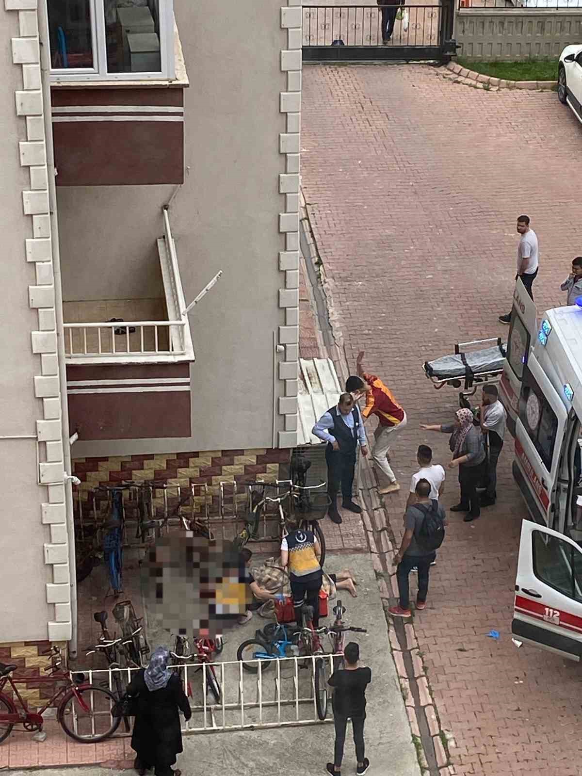 KAYSERİ'NİN KOCASİNAN İLÇESİNDE 3. KATTAN DÜŞEN ŞAHIS HAYATINI KAYBETTİ.