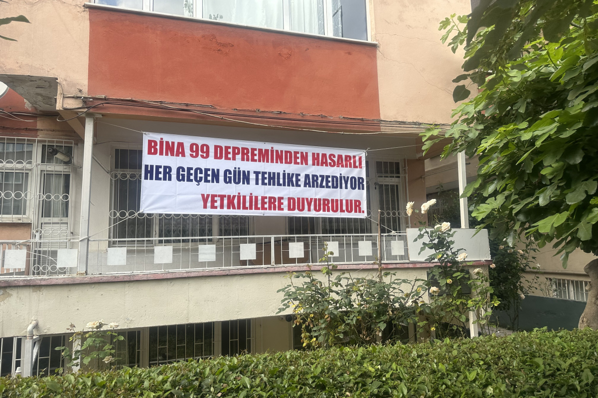 Bakırköy’de 1999 yılında hasar alan ve sonrasında bina sakinleri tarafından