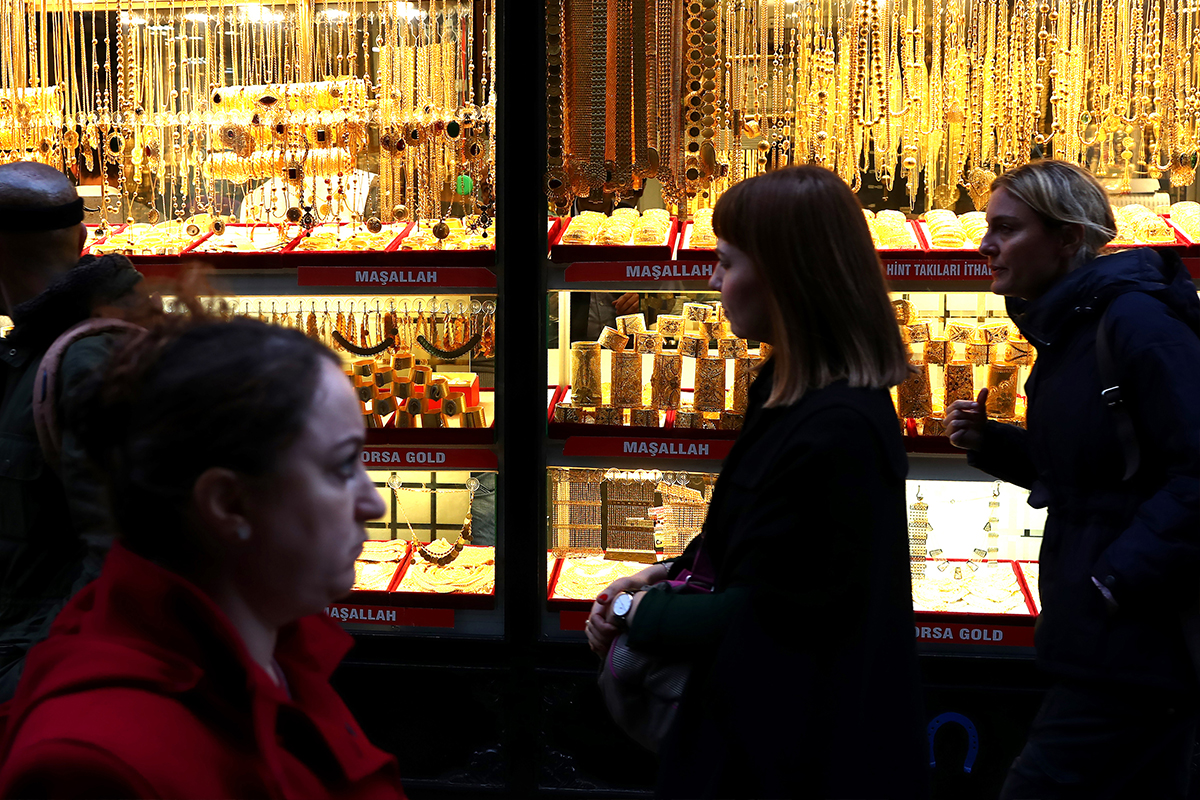 Gram altın dolar kurunun yükselmesinin etkisiyle 1500 TL’nin üzerine çıkarak